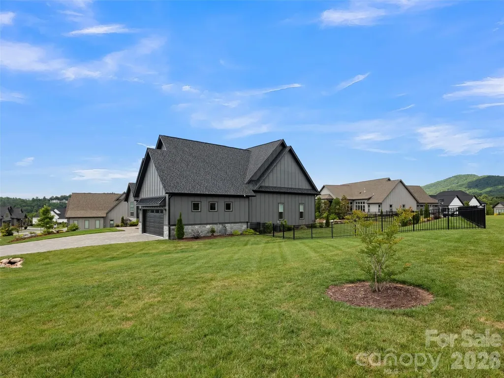 582 Daniel Circle Drive Mills River NC 28759