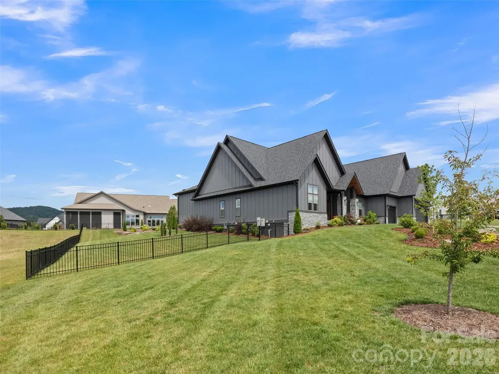 582 Daniel Circle Drive Mills River NC 28759