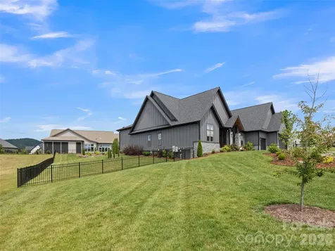 582 Daniel Circle Drive Mills River NC 28759