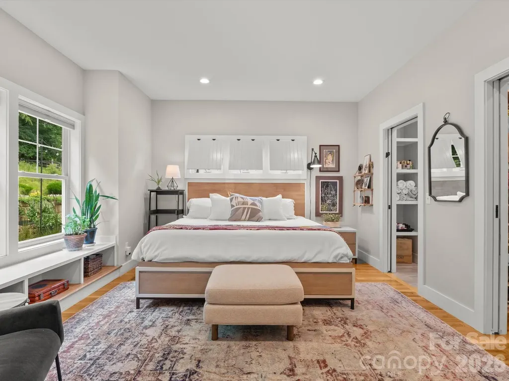 18 Thurland Avenue Asheville NC 28803