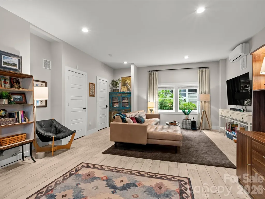 18 Thurland Avenue Asheville NC 28803
