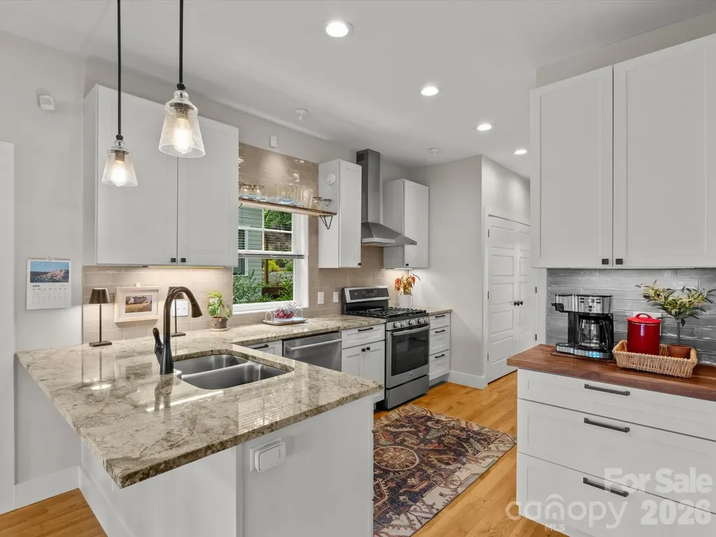 18 Thurland Avenue Asheville NC 28803