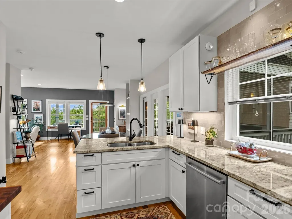 18 Thurland Avenue Asheville NC 28803
