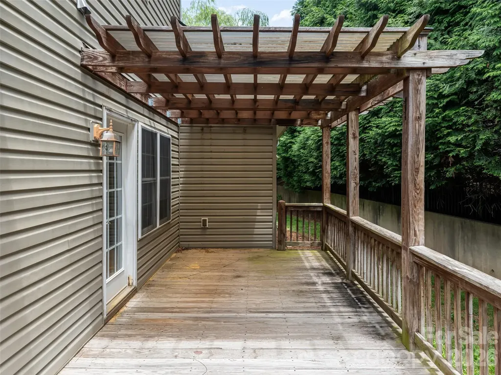 25 Driftstone Circle Arden NC 28704