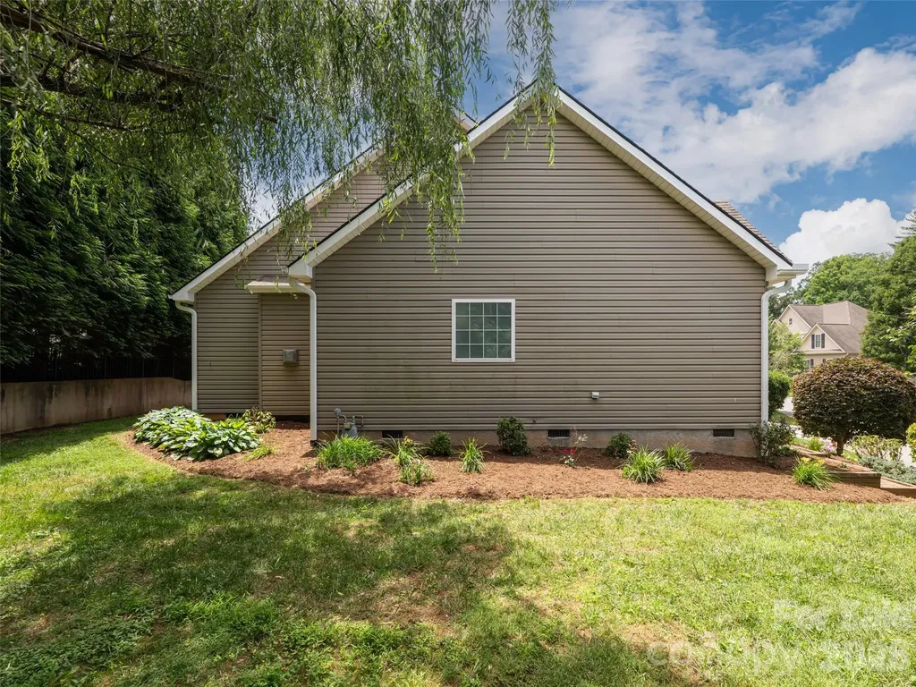 25 Driftstone Circle Arden NC 28704