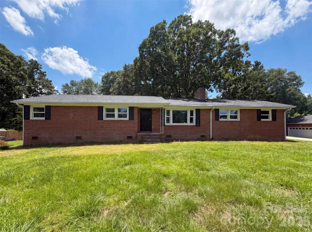 1911 Amberhill Lane Charlotte NC 28216