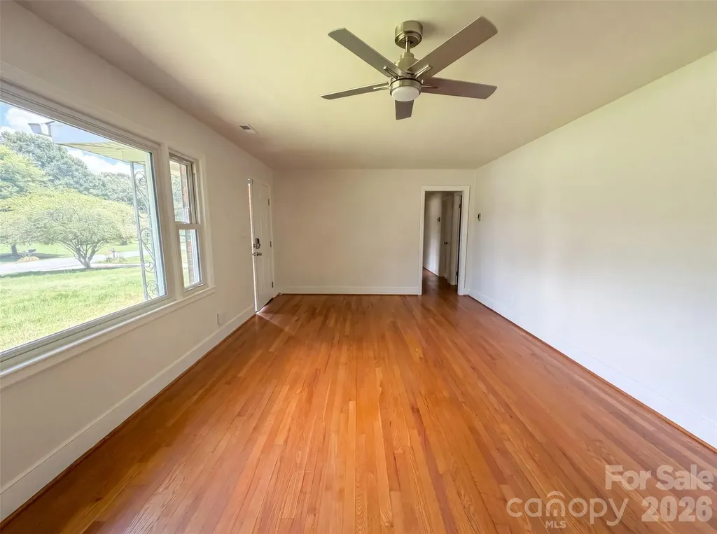 1911 Amberhill Lane Charlotte NC 28216