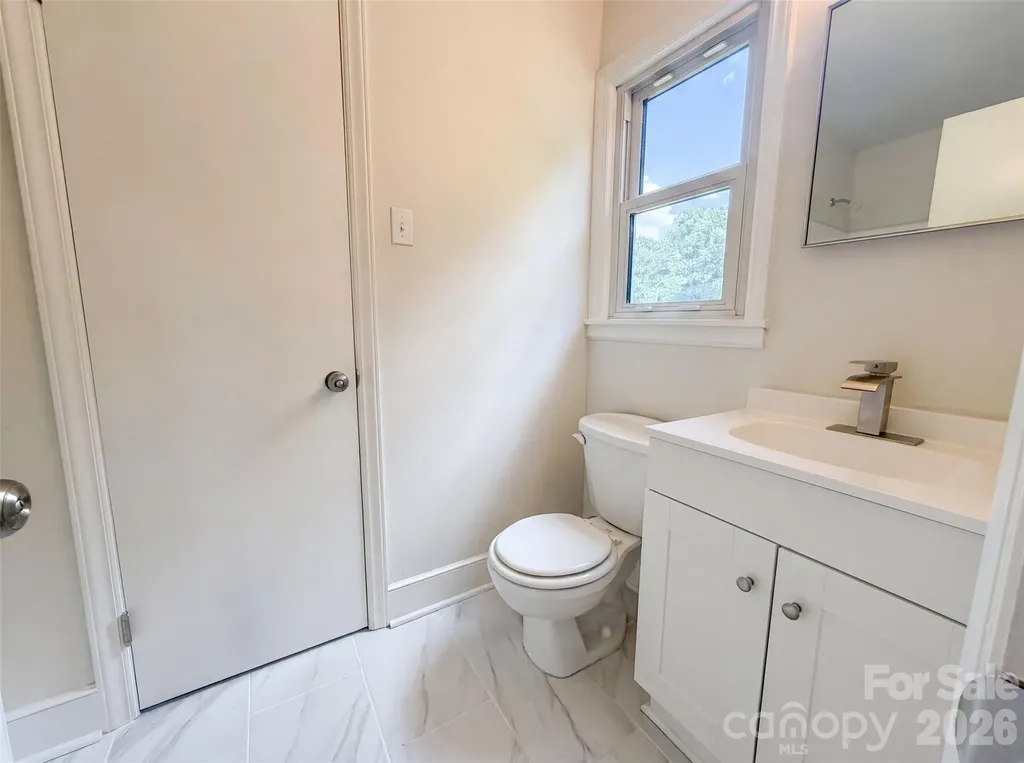 1911 Amberhill Lane Charlotte NC 28216