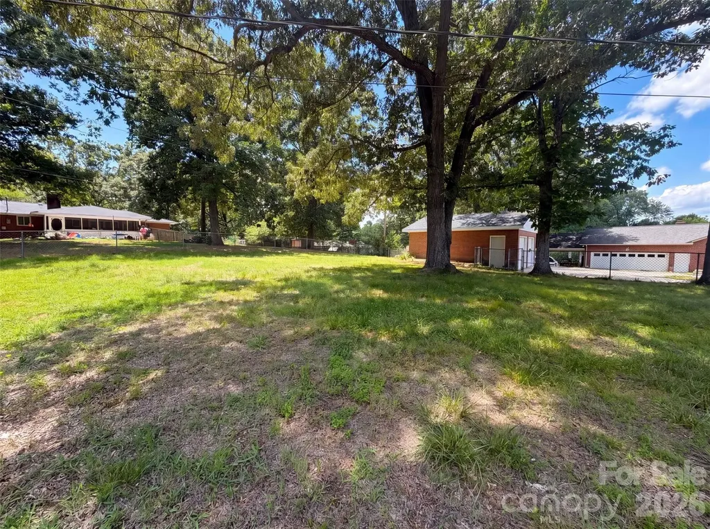 1911 Amberhill Lane Charlotte NC 28216