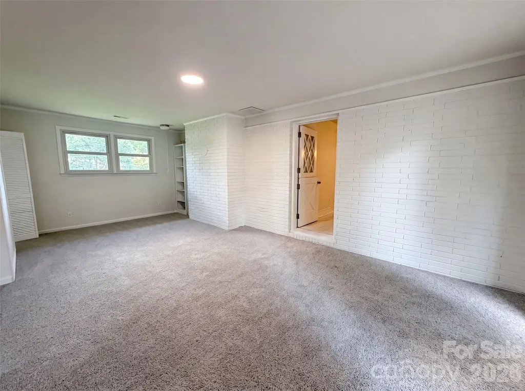 1911 Amberhill Lane Charlotte NC 28216
