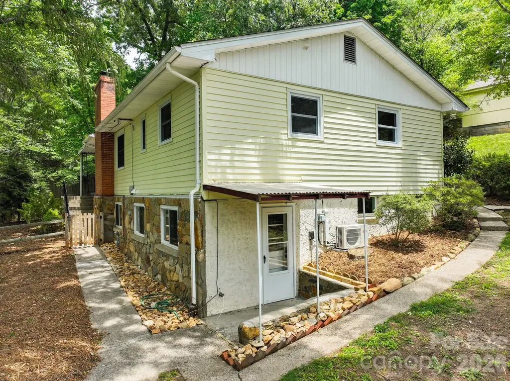 11 Von Ruck Court Asheville NC 28801