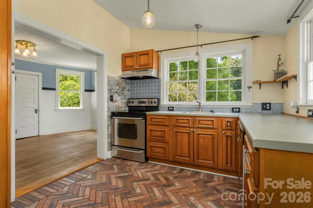 100 Cannon Drive Hendersonville NC 28792
