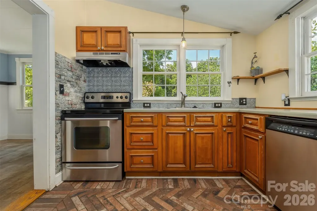 100 Cannon Drive Hendersonville NC 28792