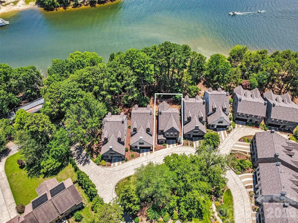 318 Ambleside Village Lane Davidson NC 28036