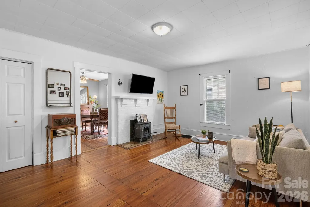 60 Annandale Avenue Asheville NC 28801
