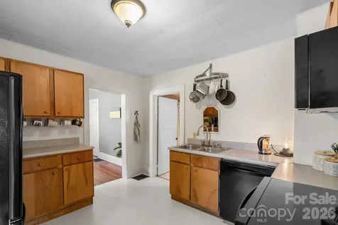 60 Annandale Avenue Asheville NC 28801