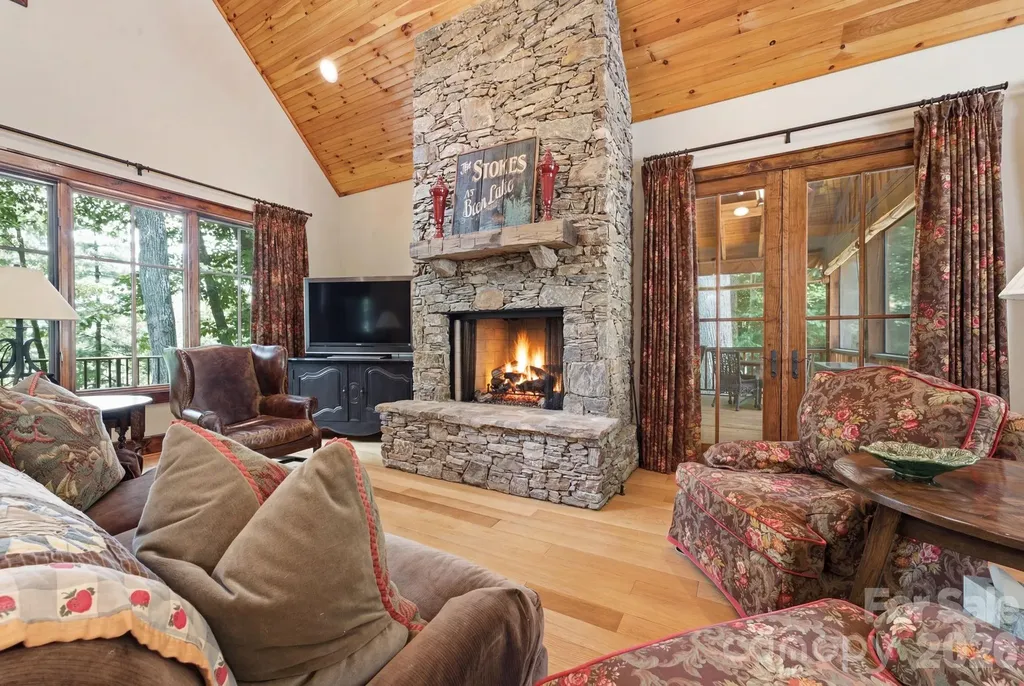 185 Songcatcher Court Tuckasegee NC 28783
