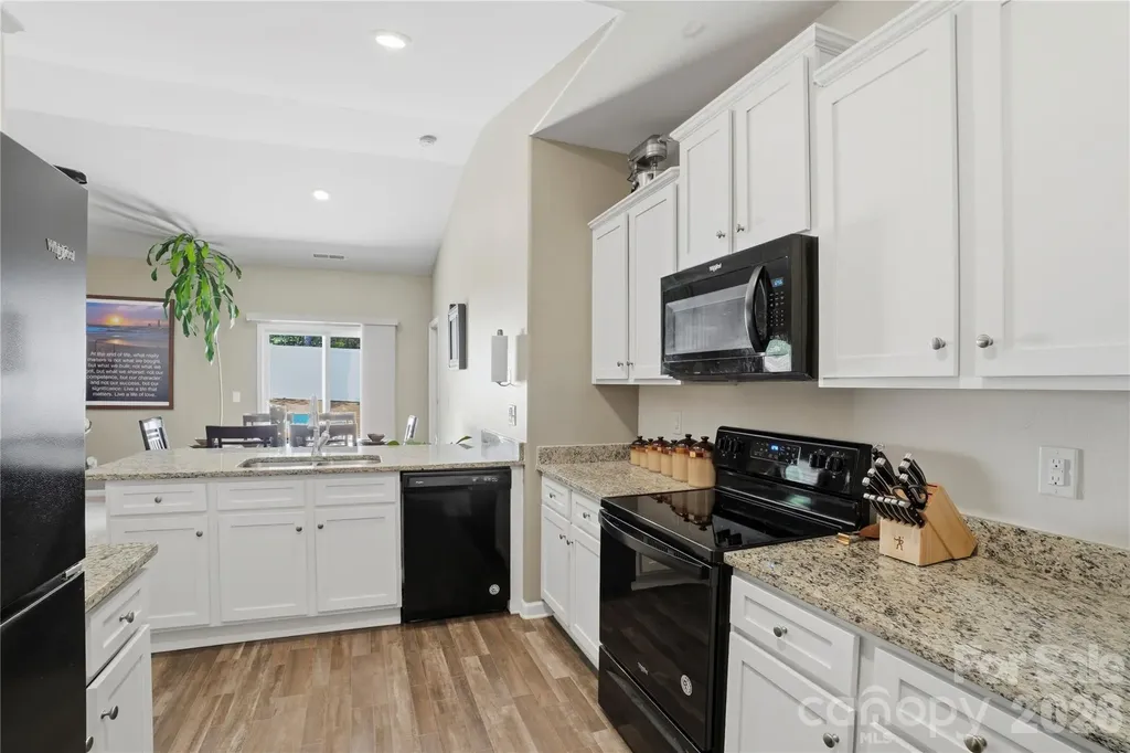 5221 Upton Place Charlotte NC 28215