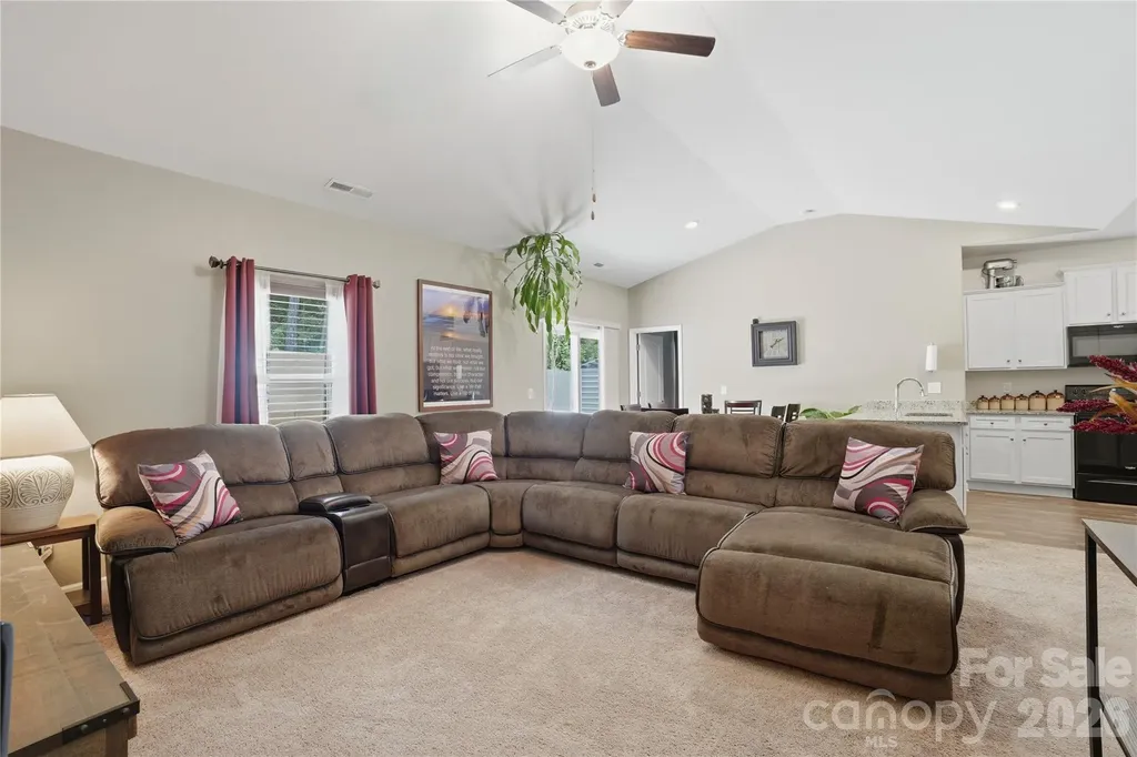 5221 Upton Place Charlotte NC 28215