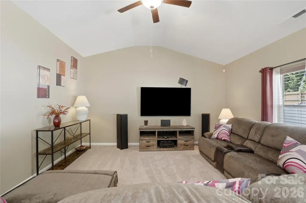 5221 Upton Place Charlotte NC 28215