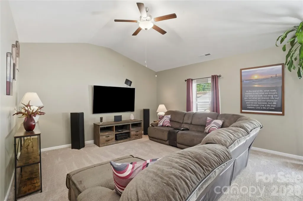 5221 Upton Place Charlotte NC 28215