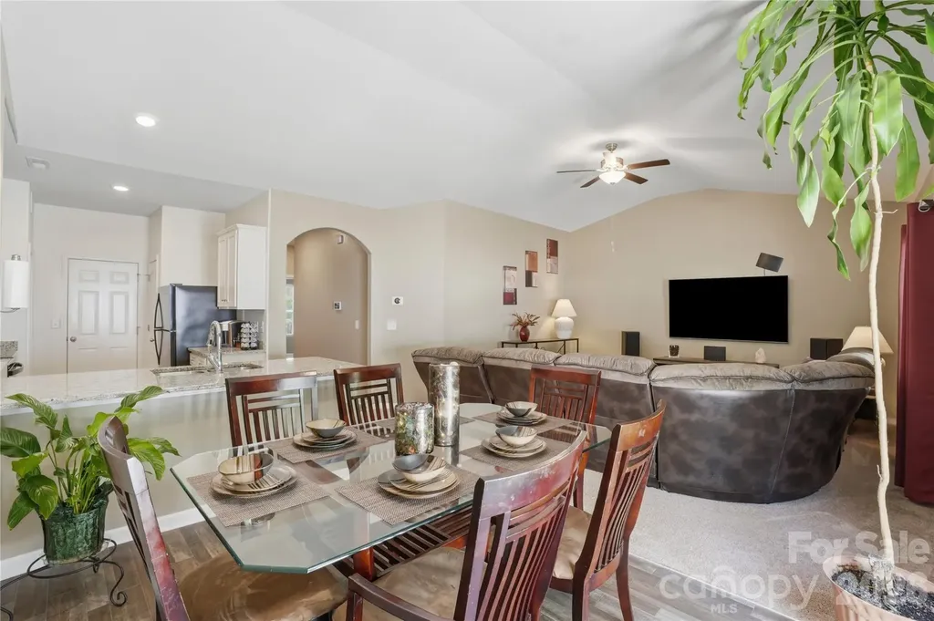 5221 Upton Place Charlotte NC 28215