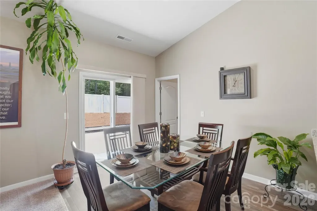 5221 Upton Place Charlotte NC 28215