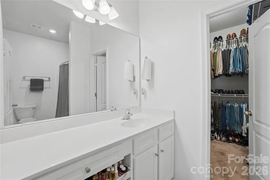 5221 Upton Place Charlotte NC 28215