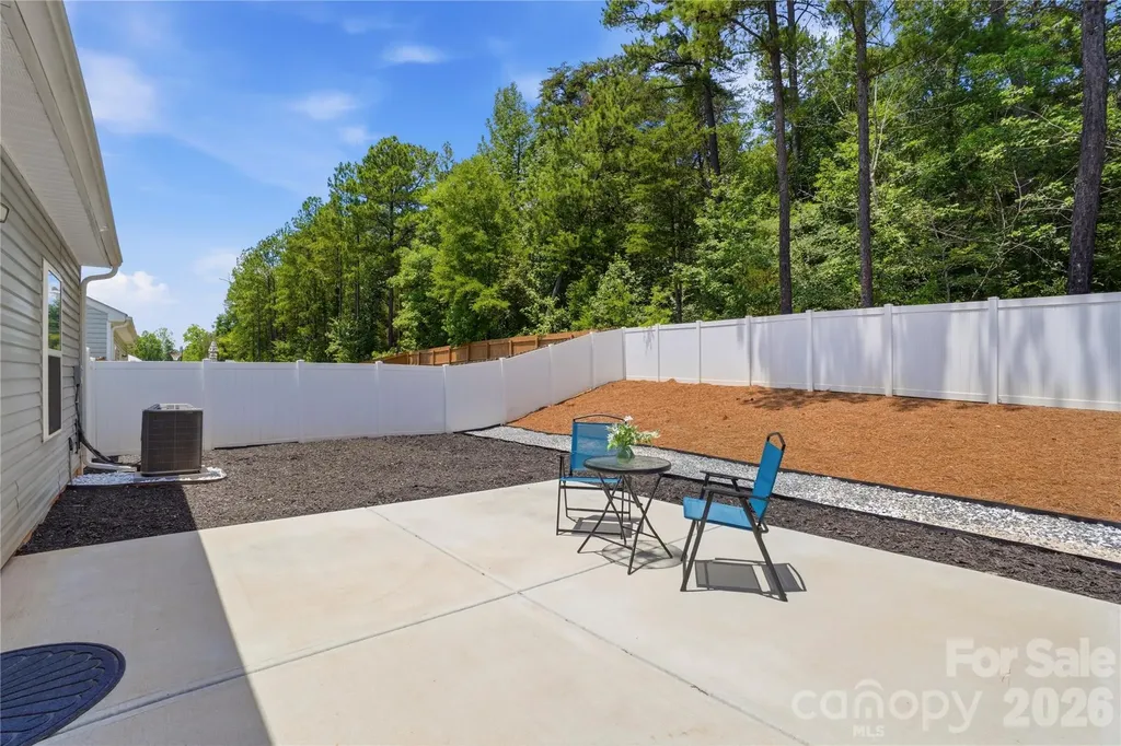 5221 Upton Place Charlotte NC 28215