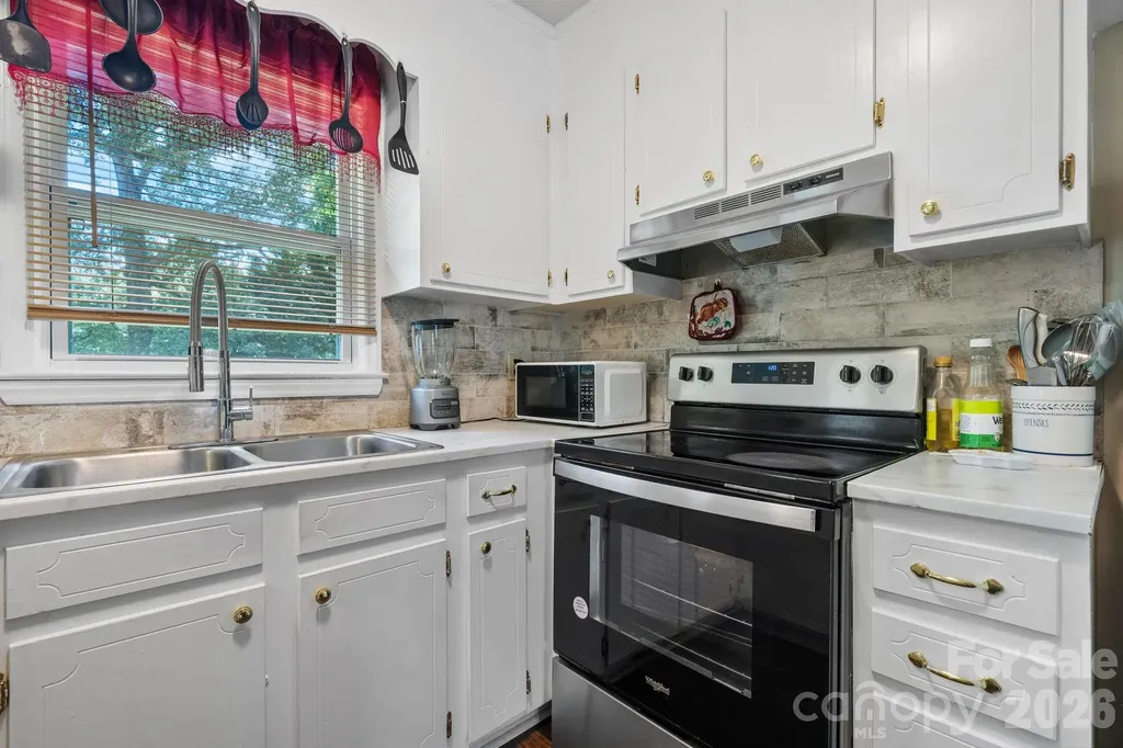 3246 21st Avenue NE Hickory NC 28601