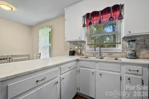 3246 21st Avenue NE Hickory NC 28601