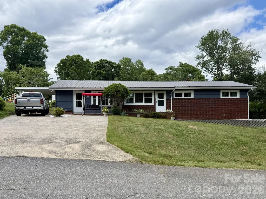 1928 Marigold Lane Hudson NC 28638
