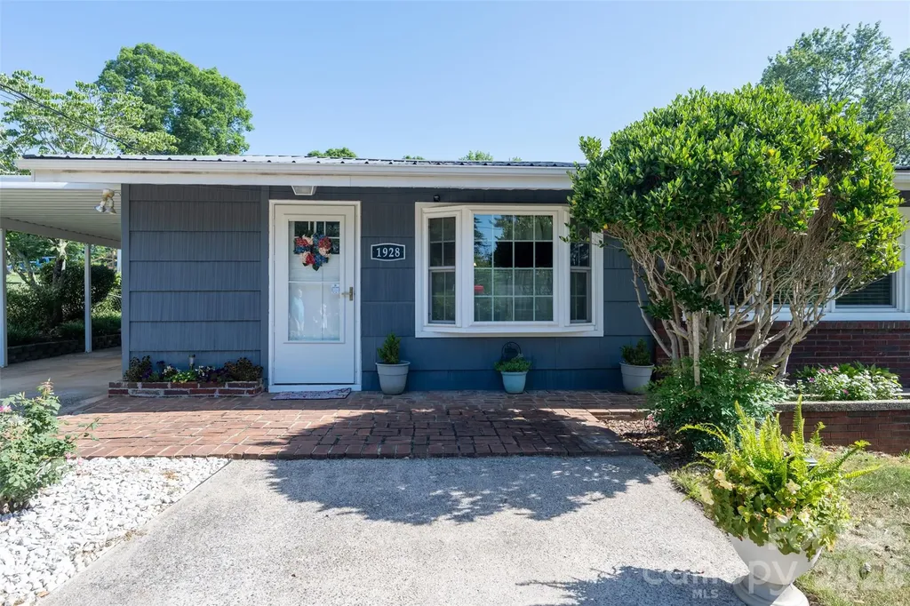 1928 Marigold Lane Hudson NC 28638