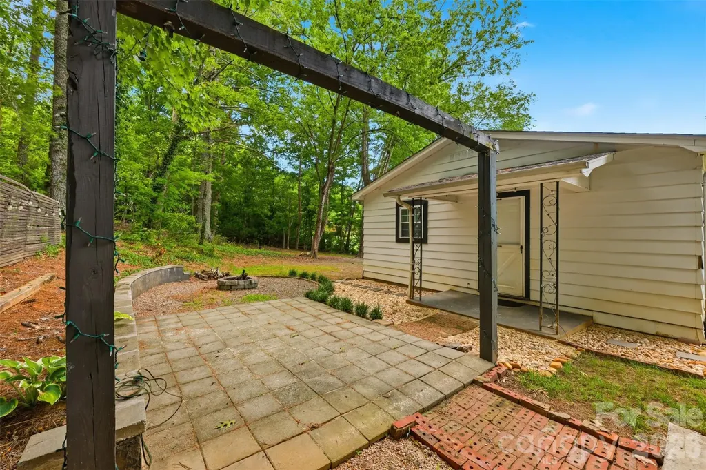 1320 Tom Fox Street Morganton NC 28655