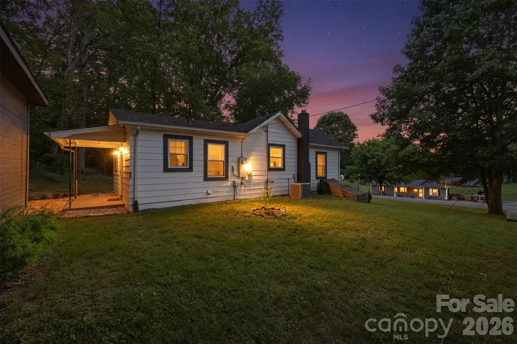 1320 Tom Fox Street Morganton NC 28655