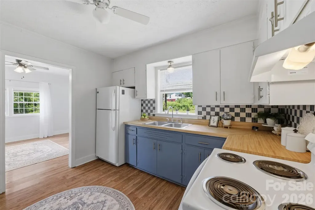1320 Tom Fox Street Morganton NC 28655