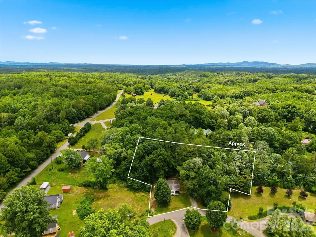 1320 Tom Fox Street Morganton NC 28655