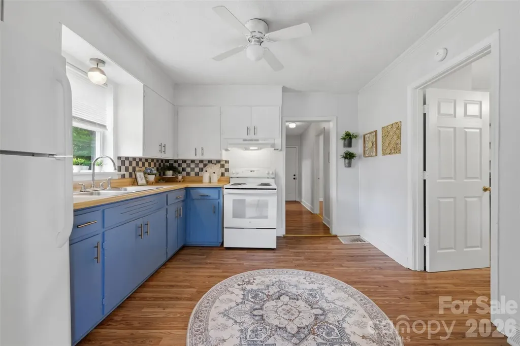 1320 Tom Fox Street Morganton NC 28655
