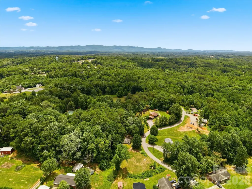 1320 Tom Fox Street Morganton NC 28655