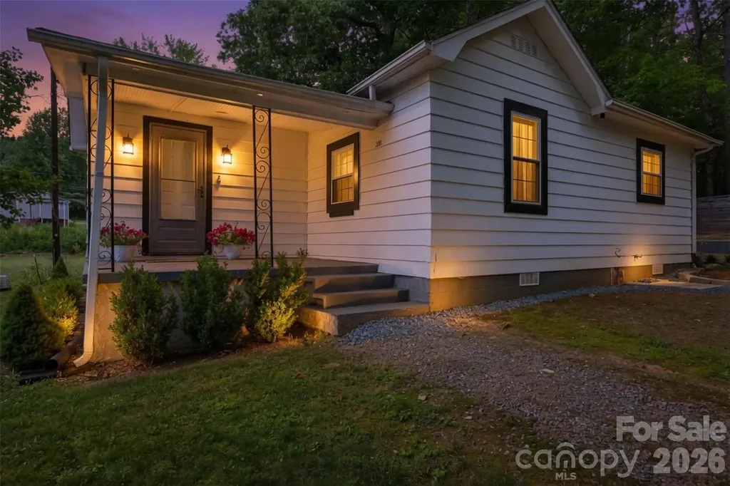1320 Tom Fox Street Morganton NC 28655