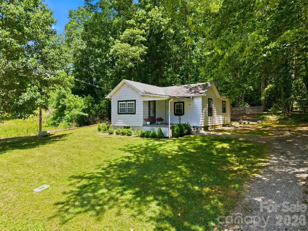 1320 Tom Fox Street Morganton NC 28655