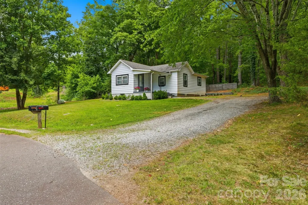 1320 Tom Fox Street Morganton NC 28655