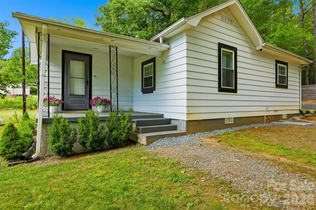 1320 Tom Fox Street Morganton NC 28655