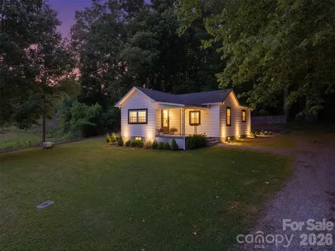 1320 Tom Fox Street Morganton NC 28655