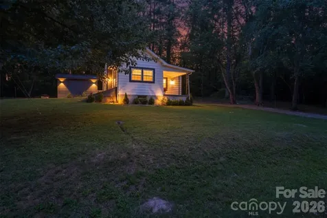 1320 Tom Fox Street Morganton NC 28655