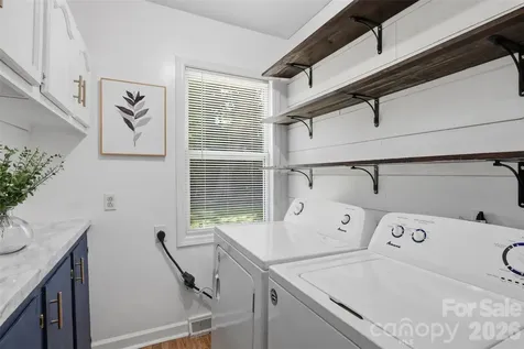 1320 Tom Fox Street Morganton NC 28655