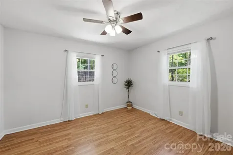 1320 Tom Fox Street Morganton NC 28655