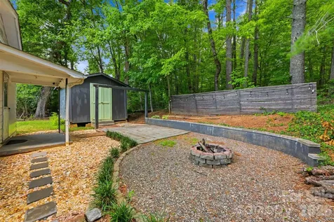 1320 Tom Fox Street Morganton NC 28655