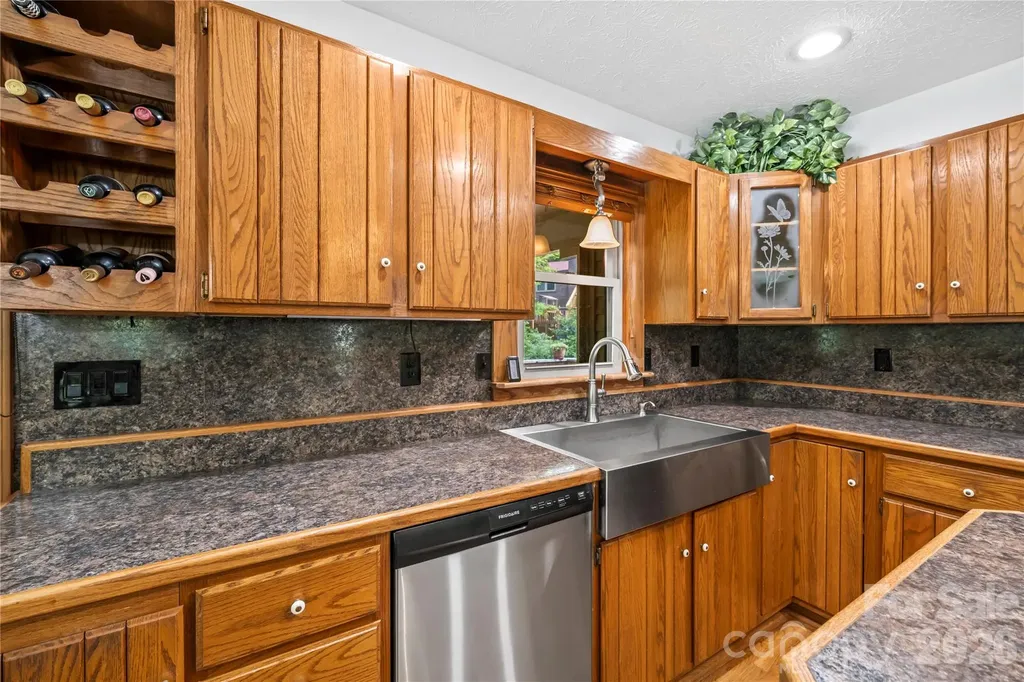 6 Kendra Road Hendersonville NC 28792