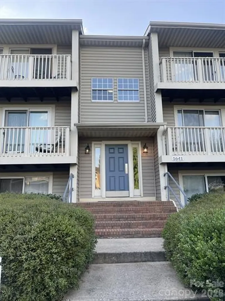 1641 Arlyn Circle Charlotte NC 28213